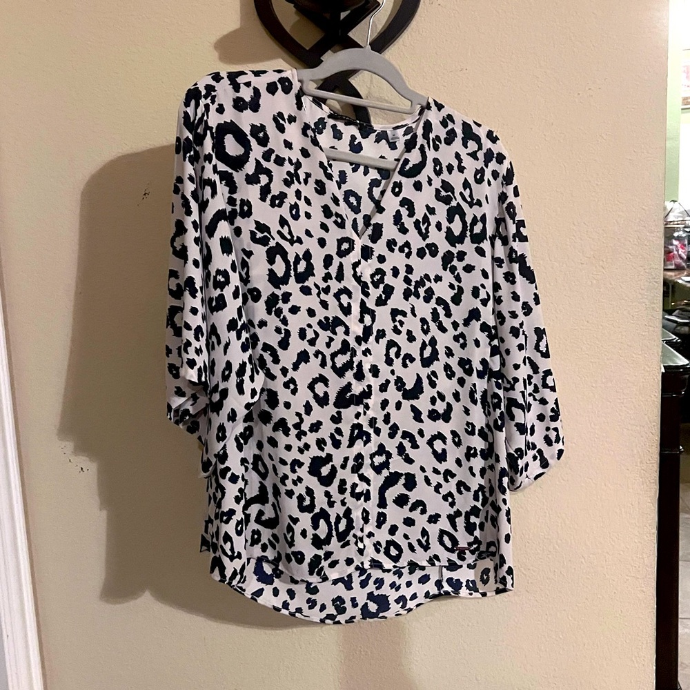 Tahari tunic top. Relaxed fit. Navy and cream/gray leopard print. Medium
